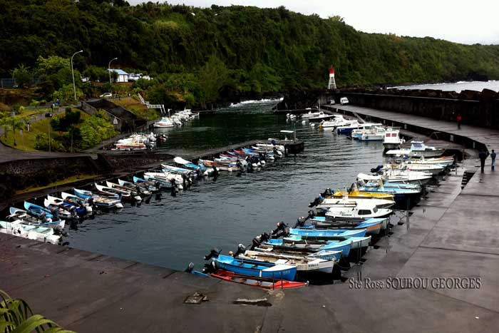 Petit port de Sainte Rose.